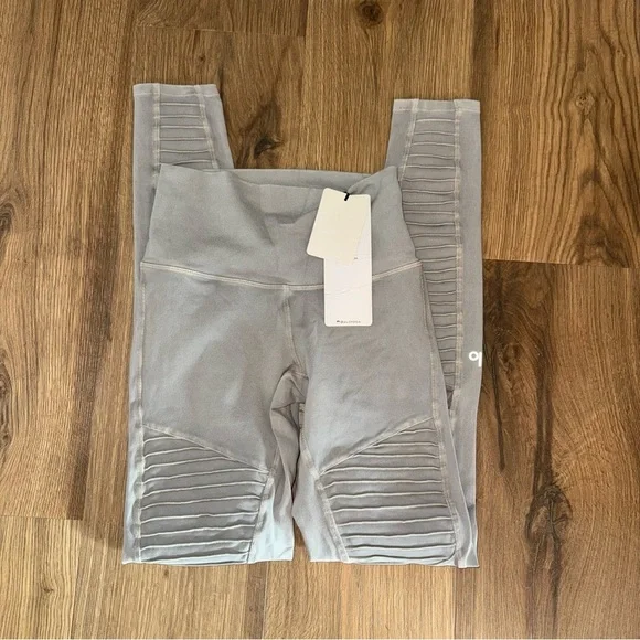 ALO Yoga Light Gray Ribbed Leggings - Picture 3 of 5